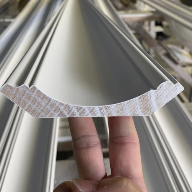 Big-league White Gesso Coated Wooden Crown Mouldings For Ceiling