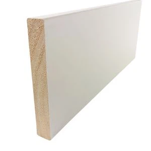 Tingkap Pinus Primed Mendedahkan Papan Trim