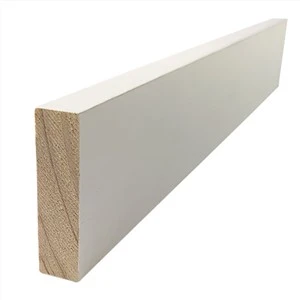 Tetingkap Kayu Bercantum Jari Putih Mendedahkan Moulding